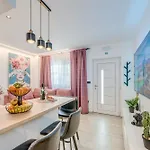 Modern Two-bedroom Iva Stobrec Apartamento