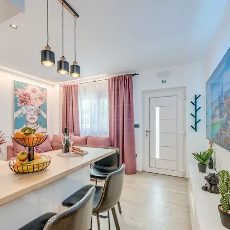 Modern Two-bedroom Iva Stobrec Apartamento