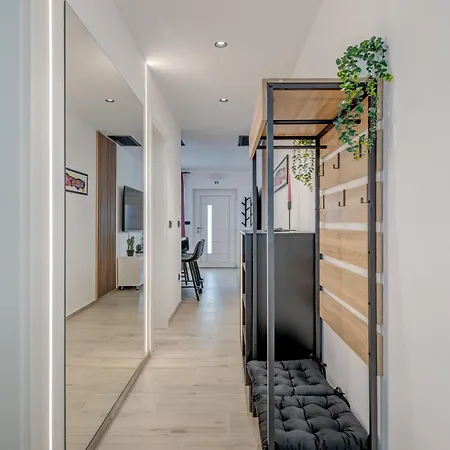 Modern Two-bedroom Iva Stobrec Apartamento