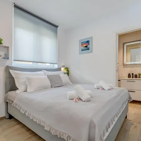Modern Two-bedroom Iva Stobrec Apartamento