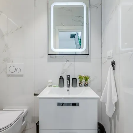 Modern Two-bedroom Iva Stobrec Appartamento