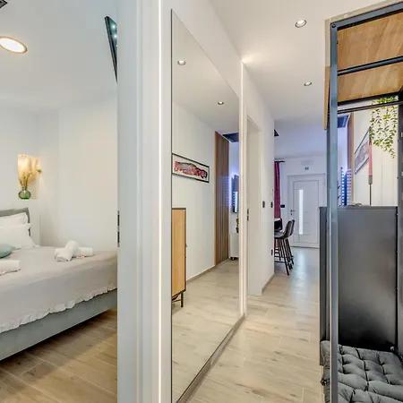 Modern Two-bedroom Iva Stobrec * Spalato