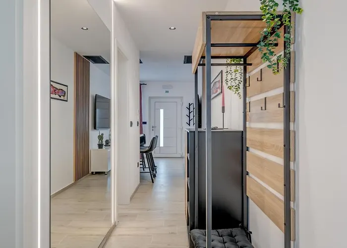 Modern Two-bedroom Iva Stobrec Апартаменты