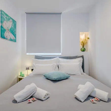 Modern Two-bedroom Iva Stobrec スプリト