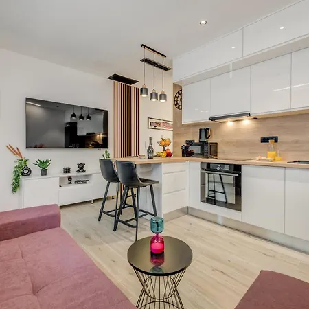 Modern Two-bedroom Iva Stobrec スプリト