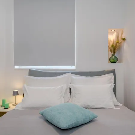 Modern Two-bedroom Iva Stobrec Lägenhet