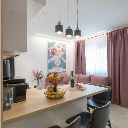 Modern Two-bedroom Iva Stobrec Appartement *