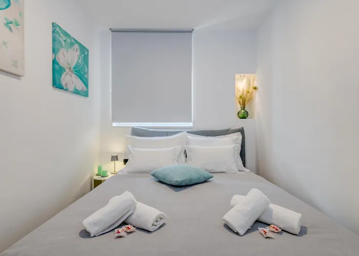 Modern Two-bedroom Iva Stobrec Split
