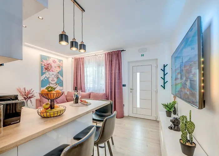 Modern Two-bedroom Iva Stobrec Apartament