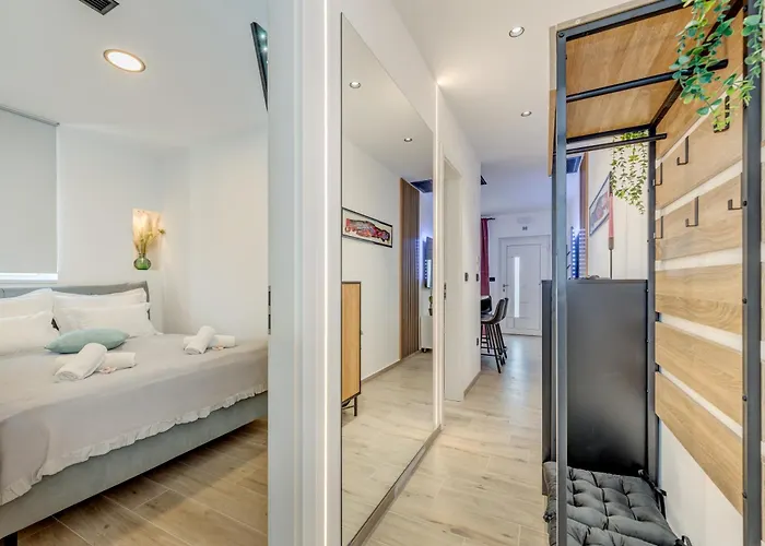 Modern Two-bedroom Iva Stobrec * Split